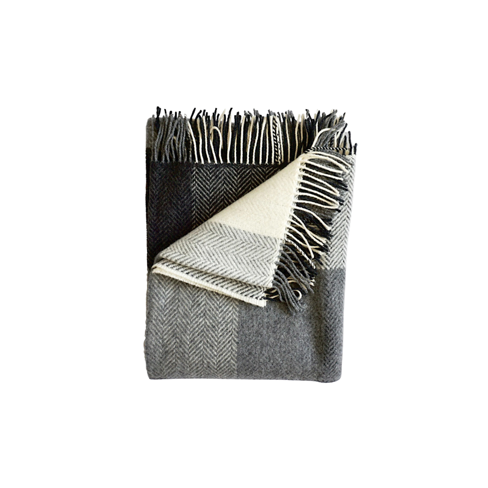 EVANGELINE LLC Buffalo Check Herringbone Throw