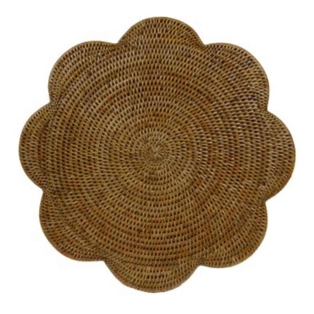CASPARI Scallop Rattan Charger