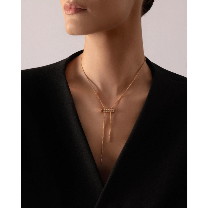 NOUVEL HERITAGE 18K YELLOW GOLD LATCH PENDANT