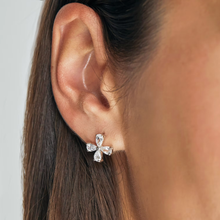KELLY FLETCHER Flower 18K White Gold Earrings With Diamonds