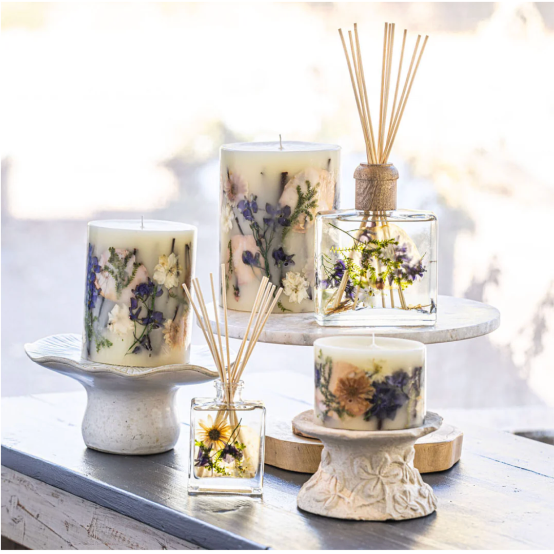 ROSY RINGS Vanilla Rain Signature Botanical Candle